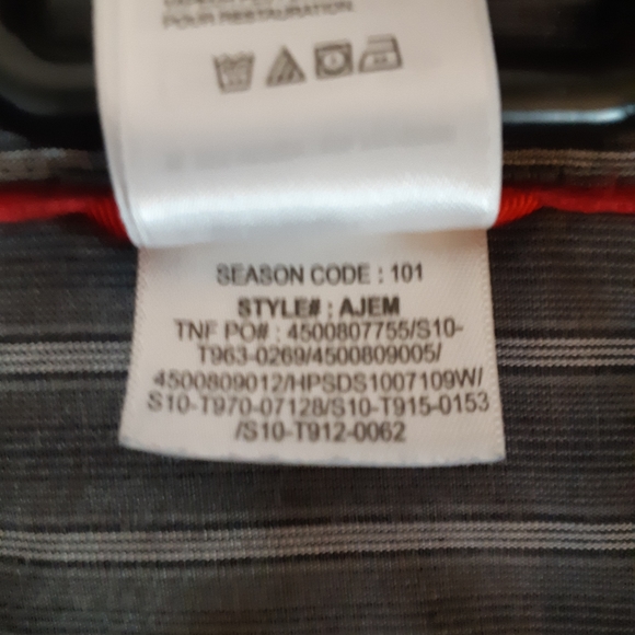 The North Face Men's Button-down Shirt - Picture 4 of 9